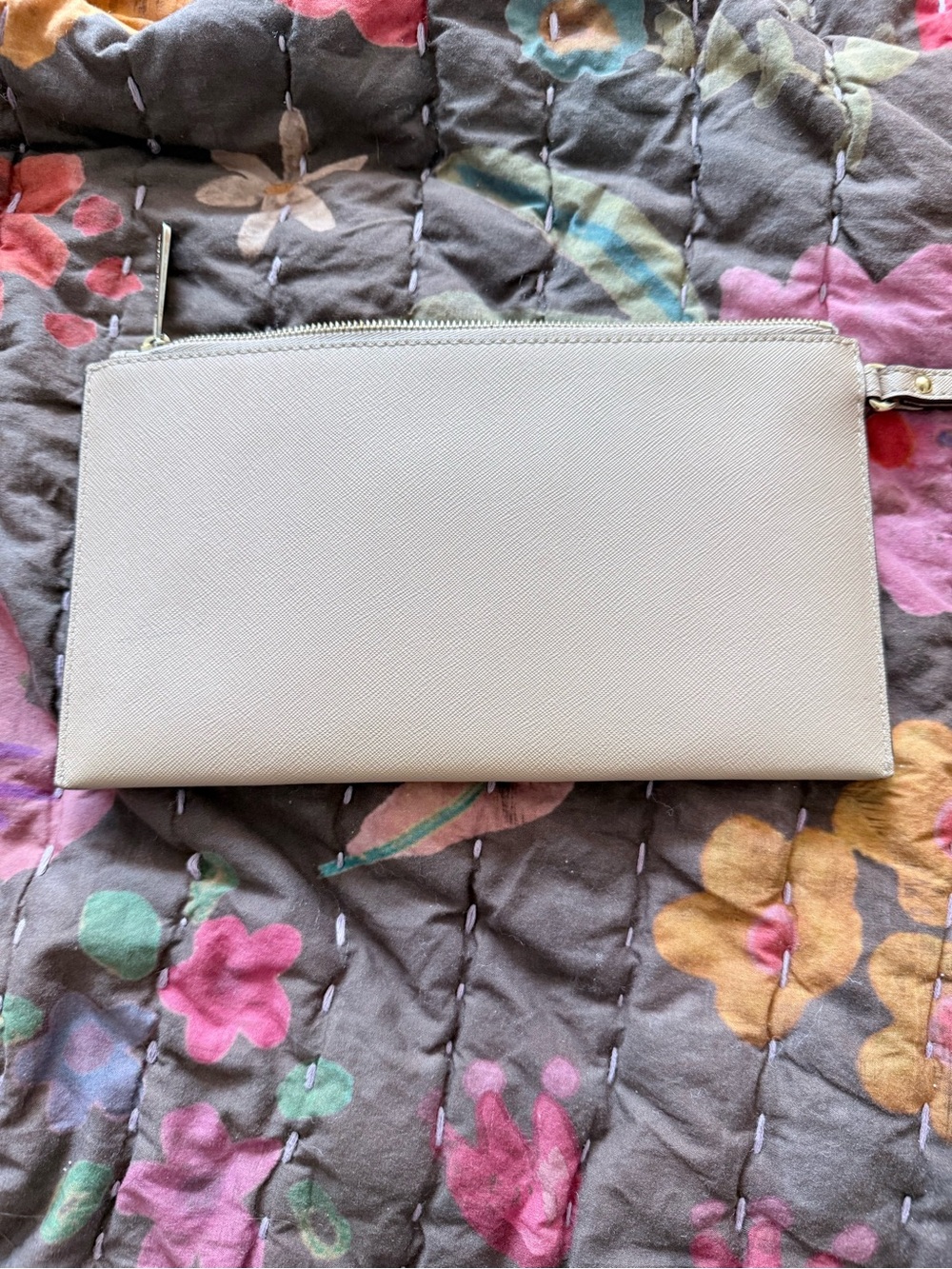 Michael Kors Ivory Star Appliqué Wristlet - Picture 2 of 4